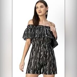 Cute black and white - 🦓 print romper 🖤🤍